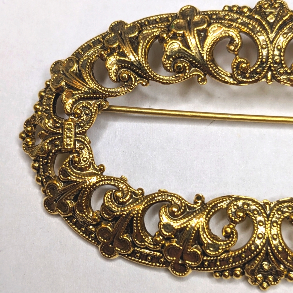 Vintage Ornate Gold-Tone Filigree Oval Brooch Pin - Picture 7 of 7